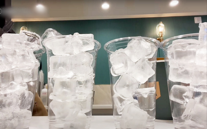 冰杯，把水凍成冰，入一個630億的局